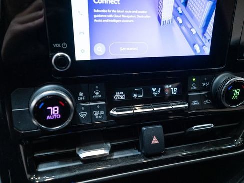 Used 2024 Toyota Highlander LE image 24