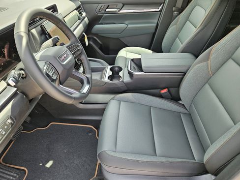 New 2026 GMC Terrain AT4 w/ Technology Package II AWD/4WD image 9