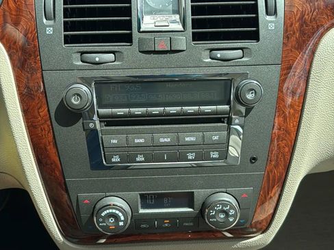 Used 2007 Cadillac DTS w/ Trunk Convenience Package image 82