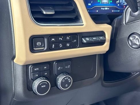 Used 2022 Chevrolet Suburban Premier AWD/4WD image 19