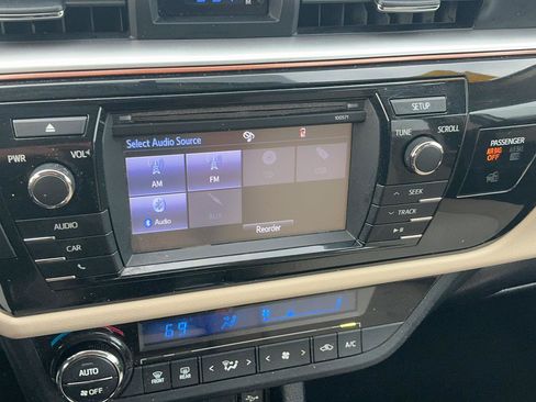 Used 2016 Toyota Corolla LE FWD image 16