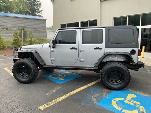 Used 2017 Jeep Wrangler Unlimited Sport w/ Quick Order Package 24S AWD/4WD image 12