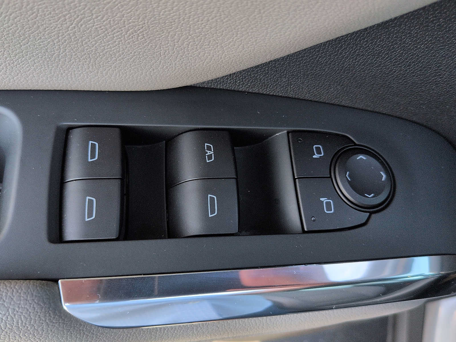 Used 2026 Chevrolet Traverse LT w/ Driver Confidence Package FWD image 14