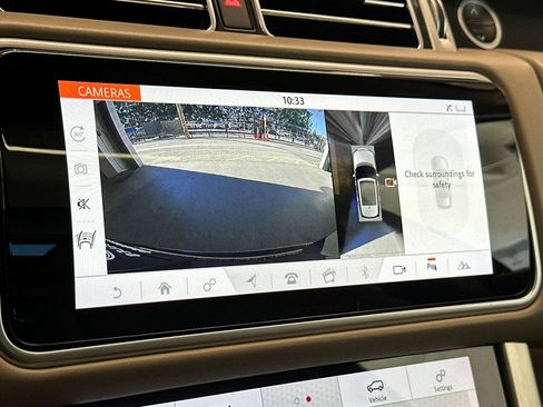 Used 2020 Land Rover Range Rover HSE image 22