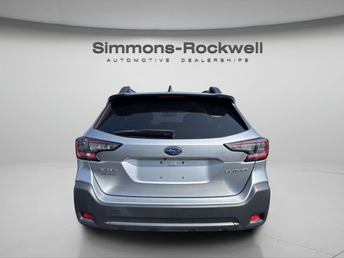 Used 2025 Subaru Outback Premium AWD/4WD image 4