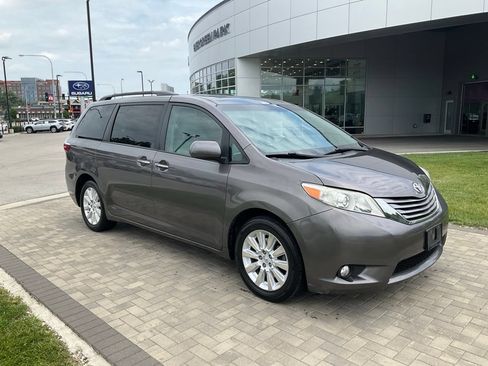 Used 2015 Toyota Sienna XLE AWD/4WD image 1