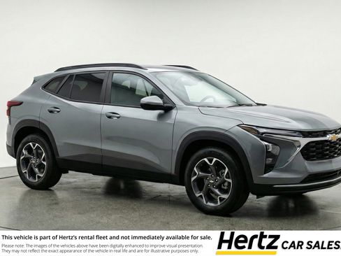 Used 2025 Chevrolet Trax LT w/ LT Convenience Package image 1