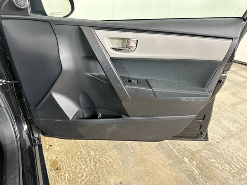 Used 2017 Toyota Corolla LE w/ Carpet Mat Package (TMS) FWD image 30