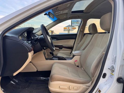 Used 2010 Honda Crosstour EX image 17