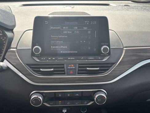 Used 2025 Nissan Altima 2.5 SV FWD image 17