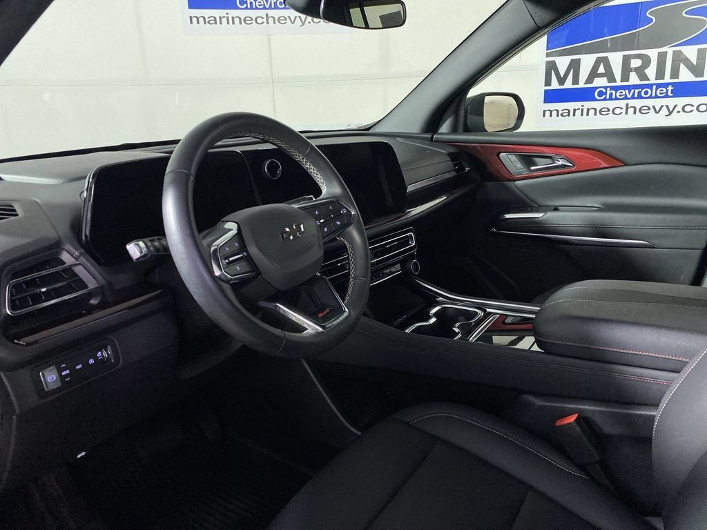 Used 2025 Chevrolet Traverse Z71 w/ Driver Confidence Package AWD/4WD image 15