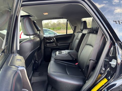 Used 2024 Toyota 4Runner TRD Off-Road Premium AWD/4WD image 28