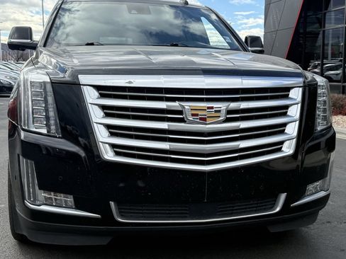 Used 2017 Cadillac Escalade ESV Platinum image 32