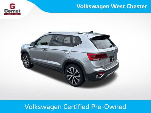 Used 2023 Volkswagen Taos SE w/ Panoramic Sunroof Package AWD/4WD image 3