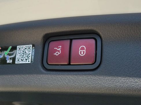 Used 2026 Mercedes-Benz C 300 Sedan image 7