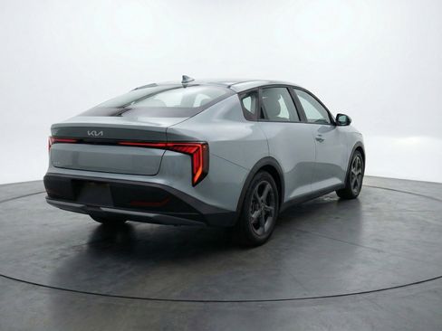 Used 2025 Kia K4 LXS image 9