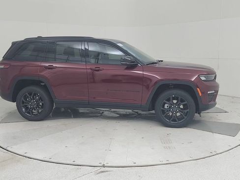 New 2025 Jeep Grand Cherokee Limited image 17