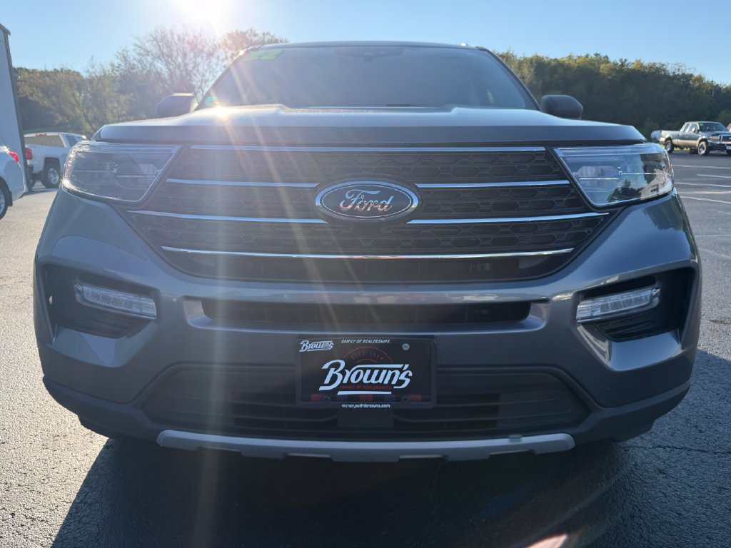 Used 2022 Ford Explorer XLT w/ Equipment Group 202A AWD/4WD image 2