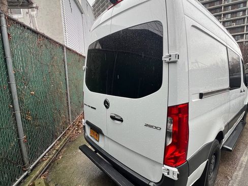 Used 2020 Mercedes-Benz Sprinter 2500 image 3
