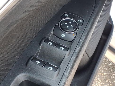 Used 2019 Ford Fusion SE FWD image 13