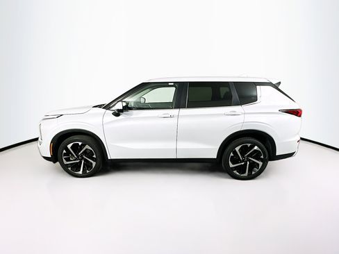 Used 2024 Mitsubishi Outlander SE image 4