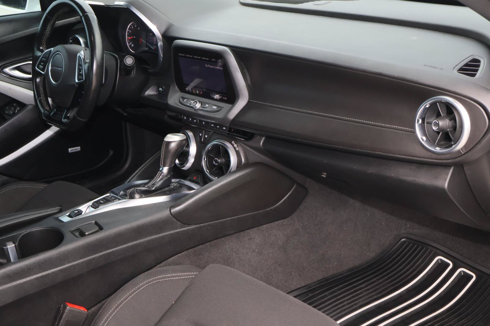 Used 2020 Chevrolet Camaro LT w/ Technology Package RWD image 16