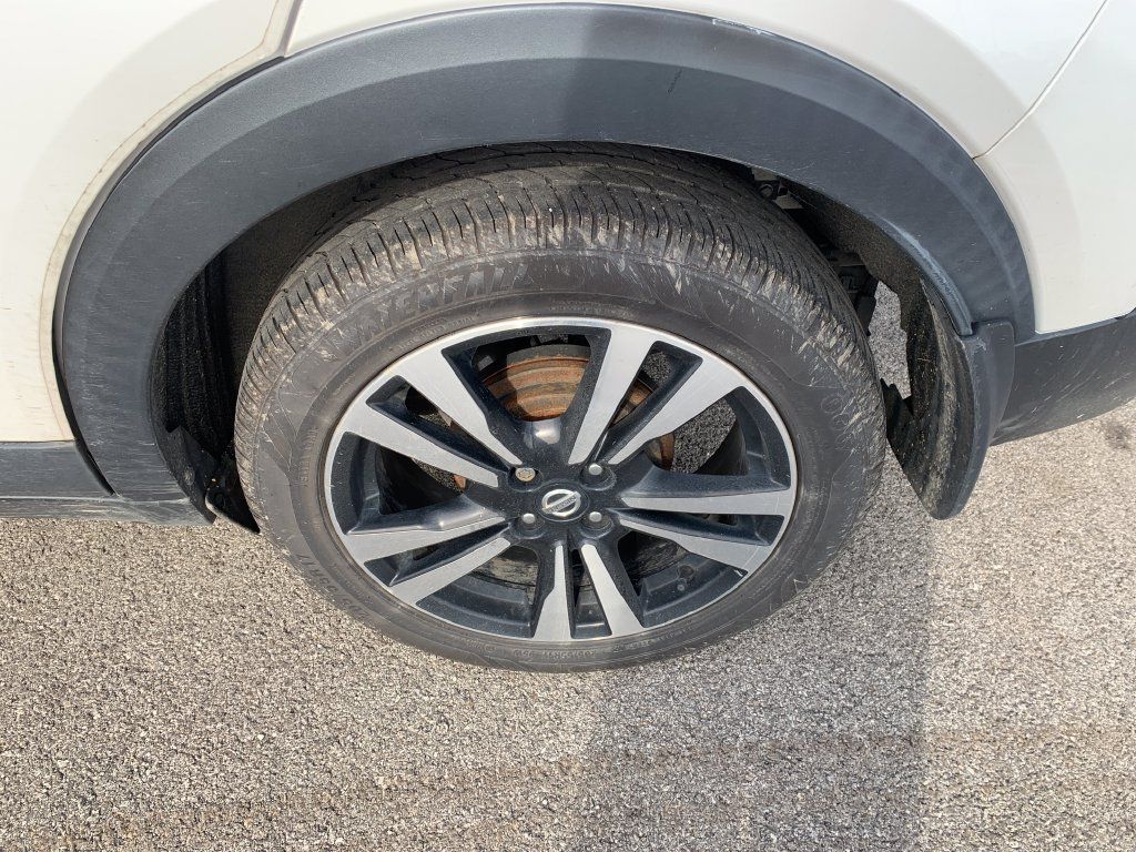 Used 2018 Nissan Kicks SV w/ Exterior Package FWD image 4