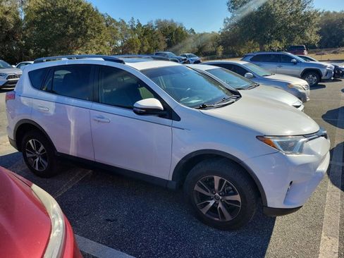 Used 2018 Toyota RAV4 XLE image 3