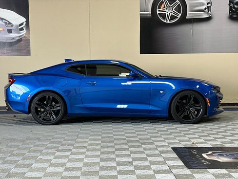 Used 2016 Chevrolet Camaro LT RWD image 3