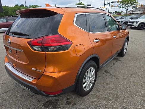 Used 2017 Nissan Rogue SV AWD/4WD image 3