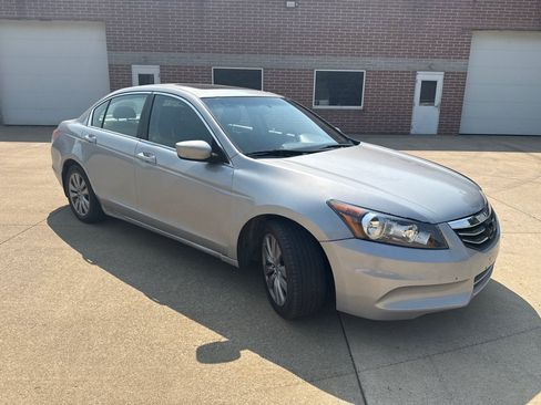 Used 2011 Honda Accord EX image 3