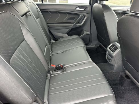 Certified 2022 Volkswagen Tiguan SE R-Line image 11