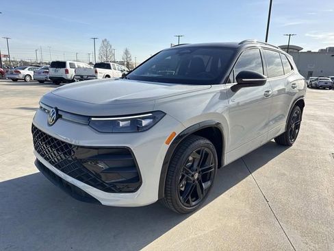 New 2026 Volkswagen Tiguan SE R-Line image 8