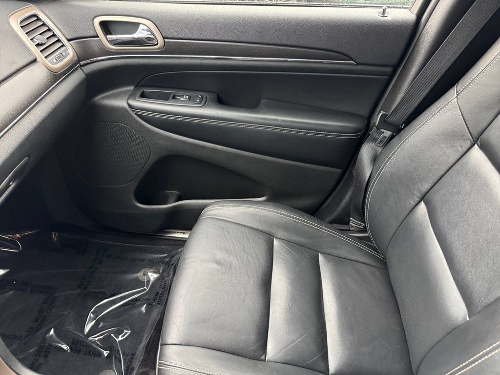 Used 2017 Jeep Grand Cherokee Limited AWD/4WD image 29