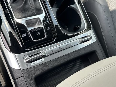 Certified 2023 Kia Carnival SX Prestige FWD image 38