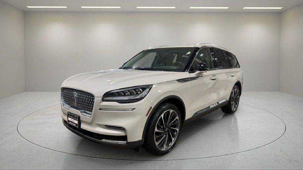 Used 2023 Lincoln Aviator Reserve w/ Equipment Group 201A AWD/4WD image 17