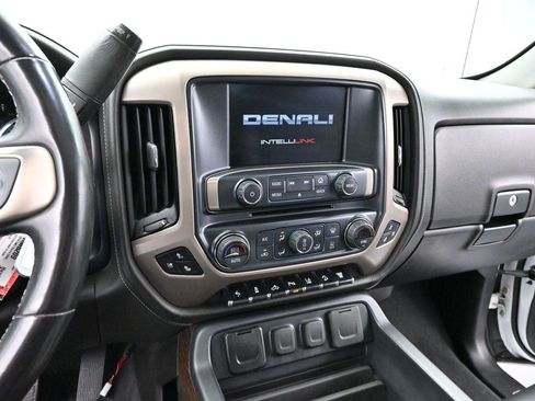 Used 2019 GMC Sierra 2500 Denali w/ Duramax Plus Package AWD/4WD image 18