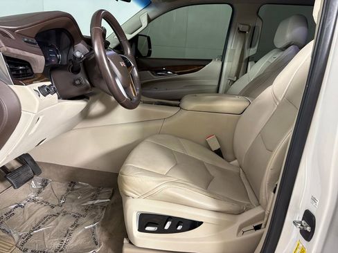 Used 2017 Cadillac Escalade Premium Luxury image 21
