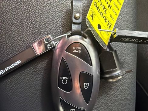 Certified 2025 Hyundai Elantra Hybrid FWD image 32