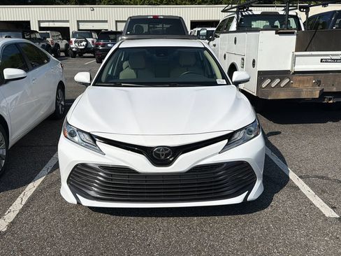 Used 2019 Toyota Camry XLE FWD image 2
