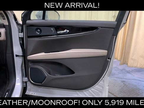 Used 2023 Lincoln Nautilus Reserve w/ Luxury Package AWD/4WD image 11