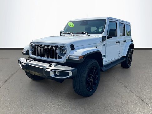 Used 2025 Jeep Wrangler Unlimited Sahara image 3