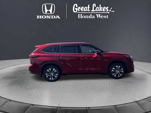 Used 2021 Toyota Highlander XLE AWD/4WD image 5