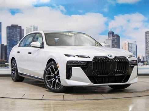 Used 2025 BMW 740i xDrive w/ Premium Package image 1