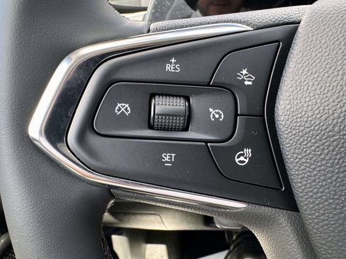 Used 2024 Chevrolet Trax LT w/ Sunroof Package FWD image 16