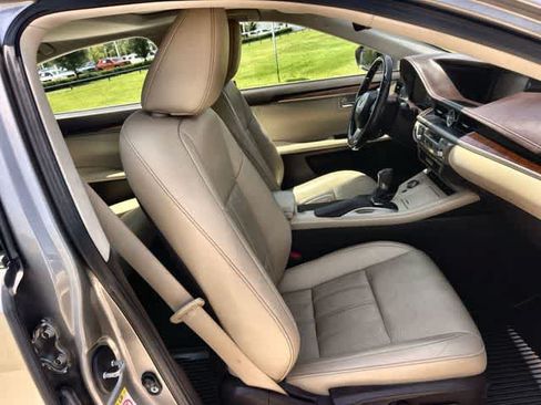 Used 2016 Lexus ES 350 w/ Luxury Package w/Wood Trim FWD image 12