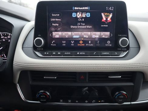 Certified 2025 Nissan Rogue SV image 18