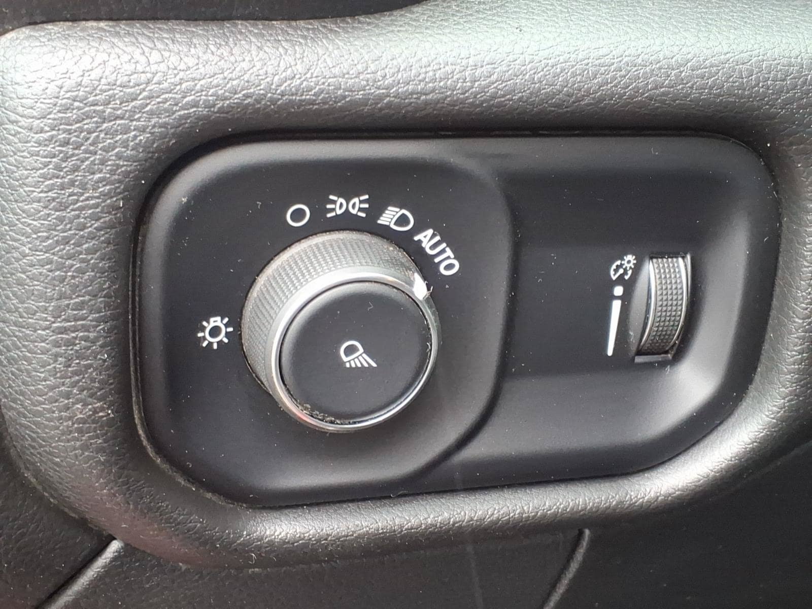 Used 2024 RAM 2500 Tradesman w/ Chrome Appearance Group AWD/4WD image 14