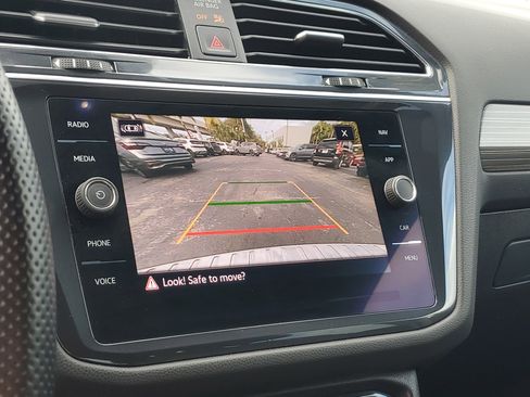 Certified 2022 Volkswagen Tiguan SEL R-Line image 26