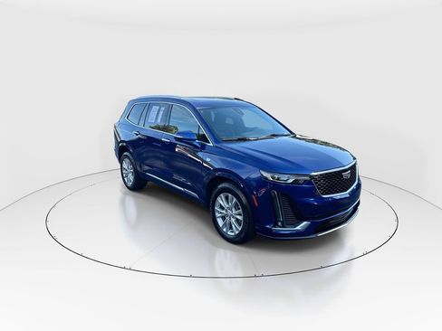 Used 2023 Cadillac XT6 Luxury FWD image 2